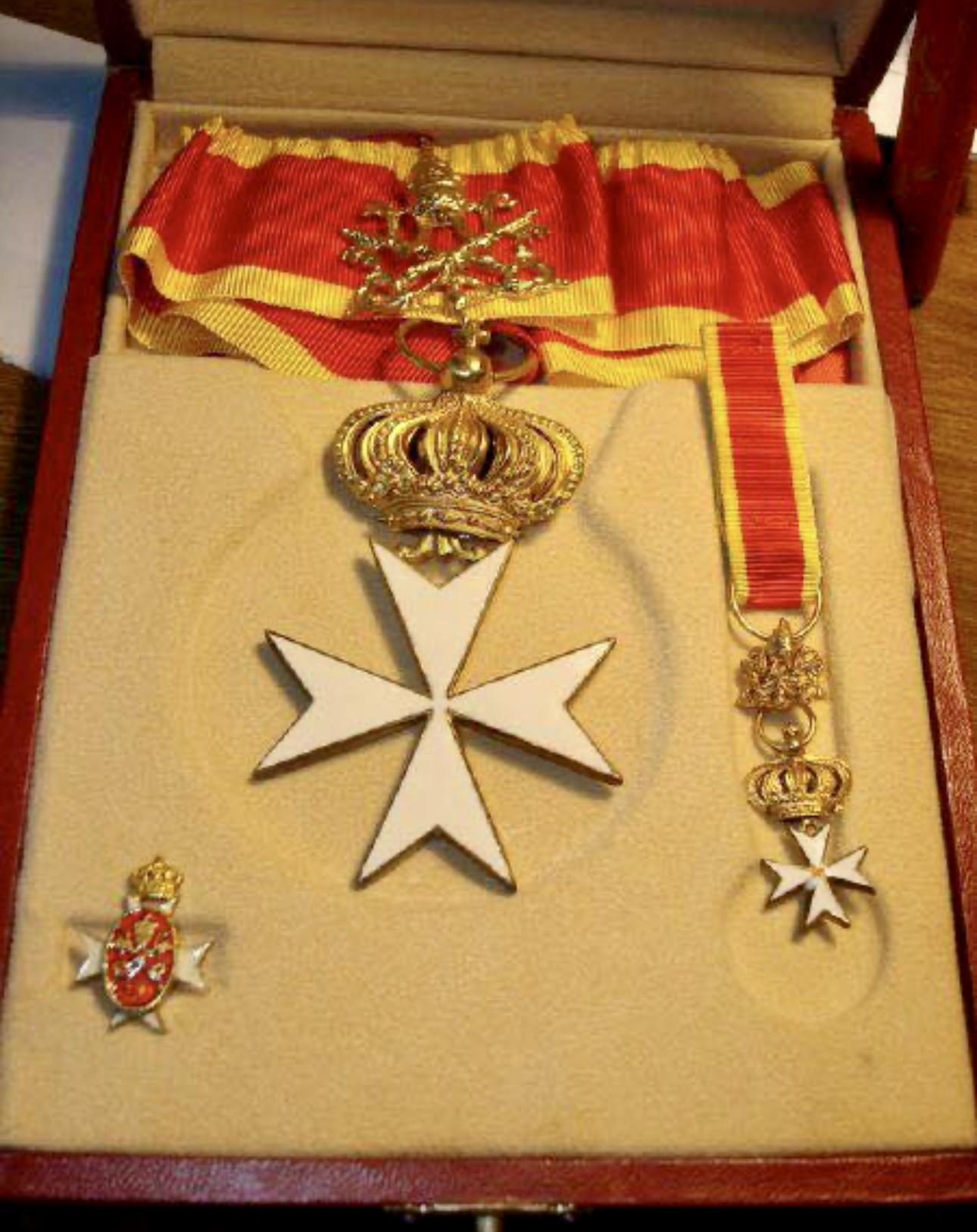 Insignias oficiales de los cofrades